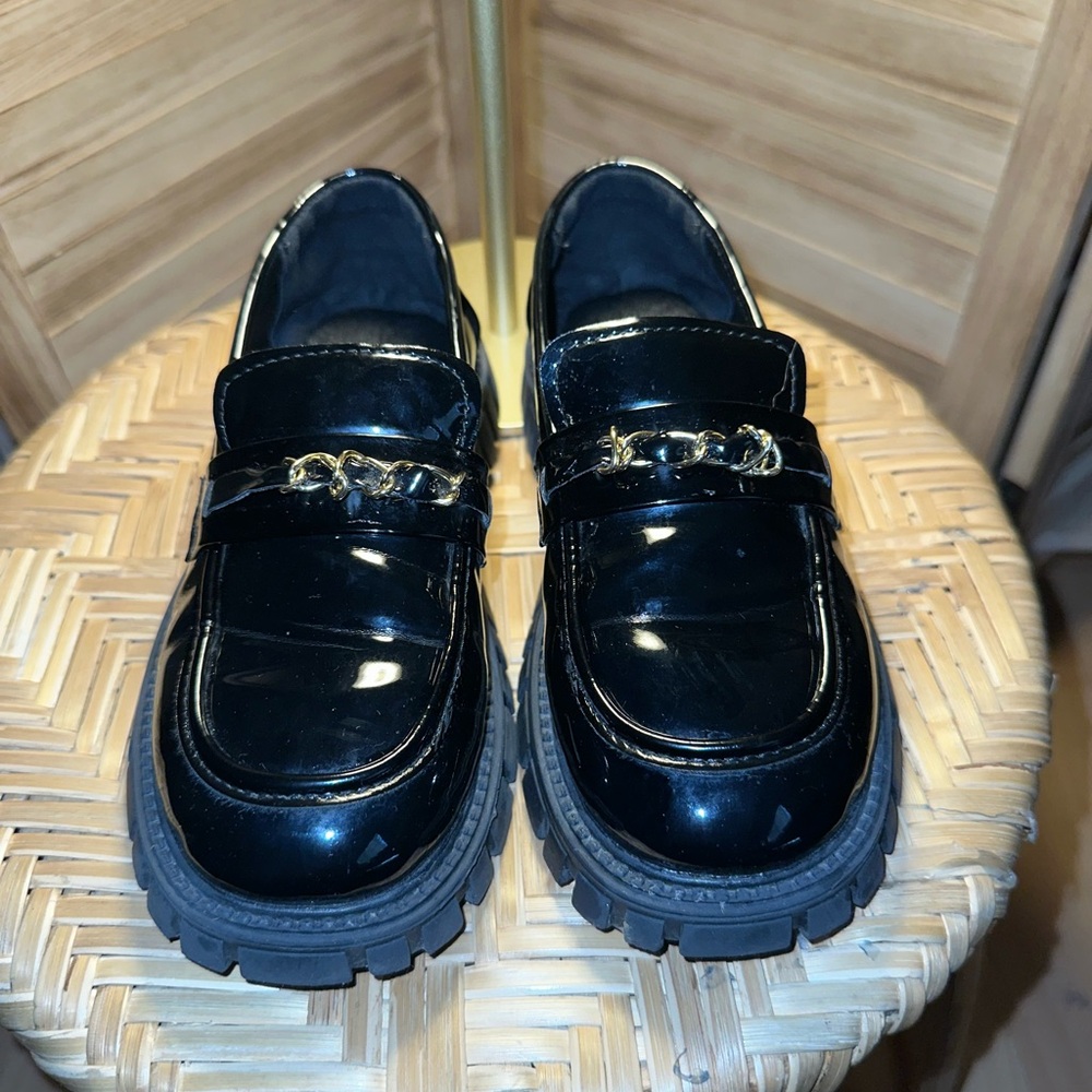 Little girl Chic Black Patent Leather Loafers with Gold Accent